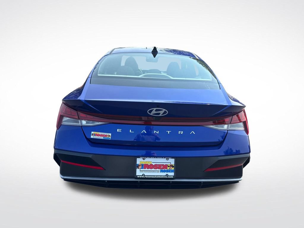 Certified 2024 Hyundai Elantra SEL w/ Convenience Package FWD image 4