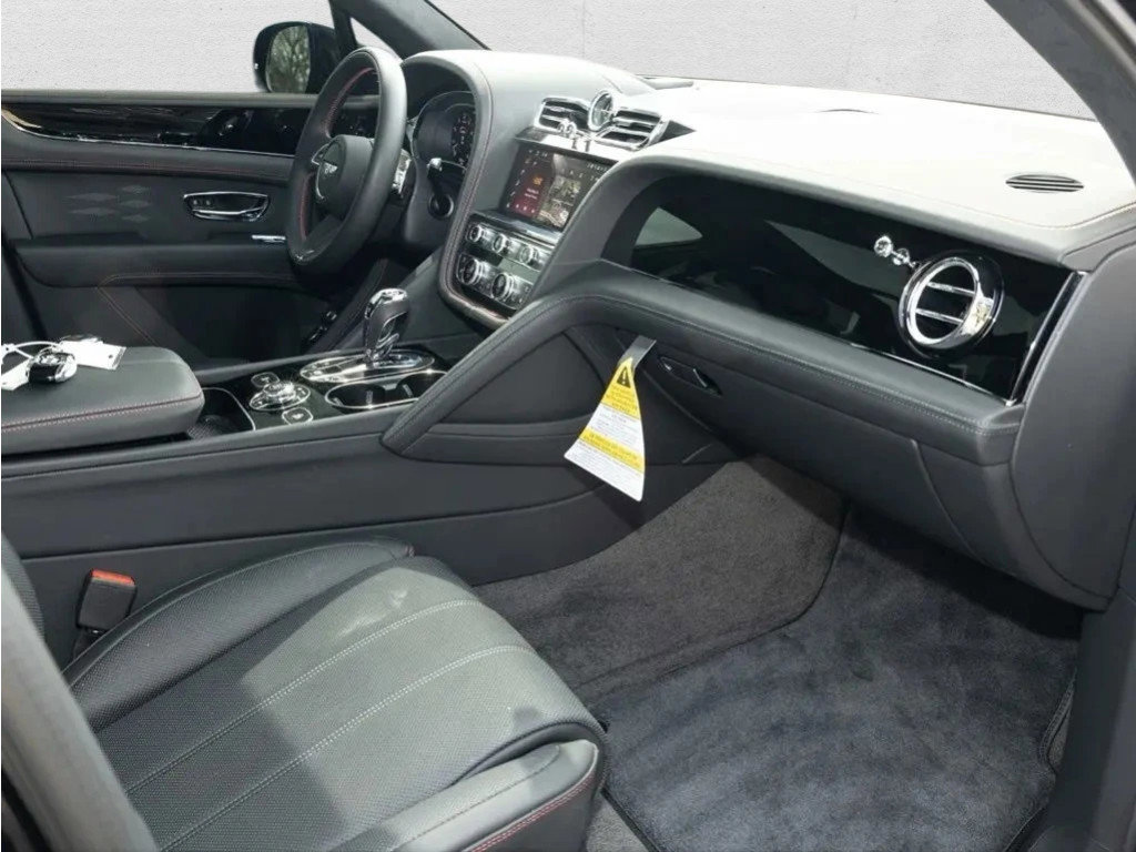 Certified 2025 Bentley Bentayga image 2