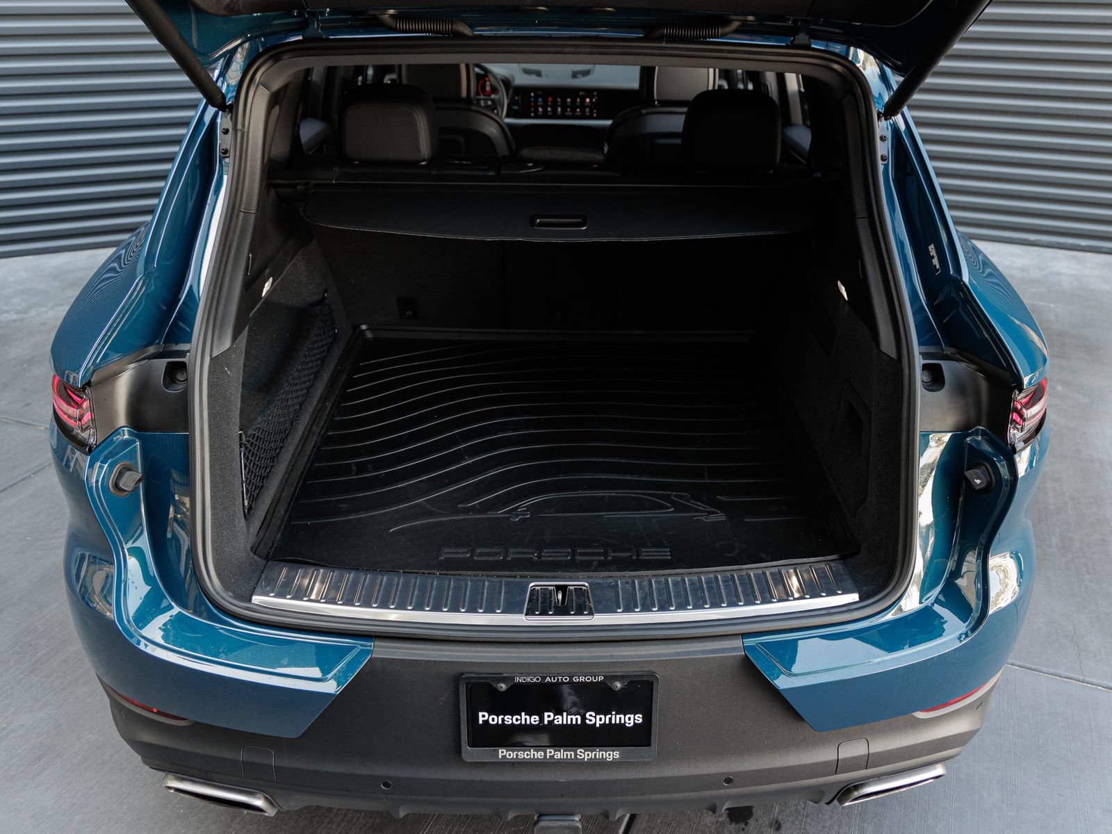 Certified 2025 Porsche Cayenne AWD/4WD image 28