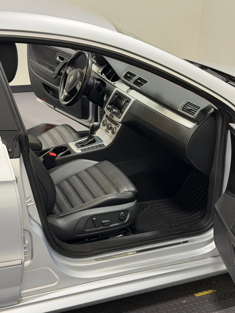 Used 2015 Volkswagen CC R-Line image 11