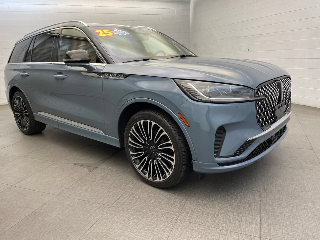 Used 2025 Lincoln Aviator Black Label AWD/4WD image 4