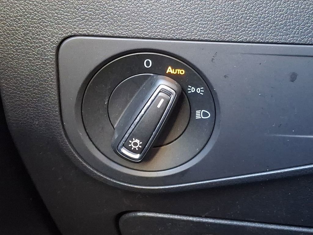 Used 2021 Volkswagen Tiguan SE image 22