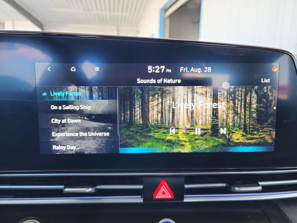 Used 2024 Hyundai Elantra Limited FWD image 27