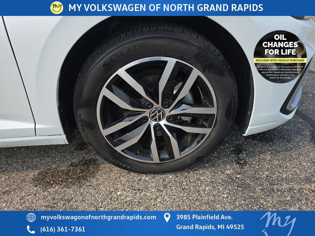 Used 2025 Volkswagen Jetta SE w/ Sunroof Package FWD image 34