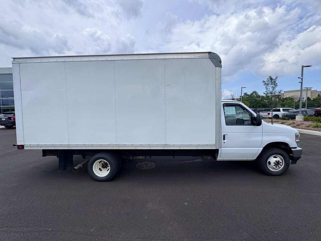 Certified 2024 Ford E-450 and Econoline 450 Super Duty w/ Power Windows & Locks Group image 4