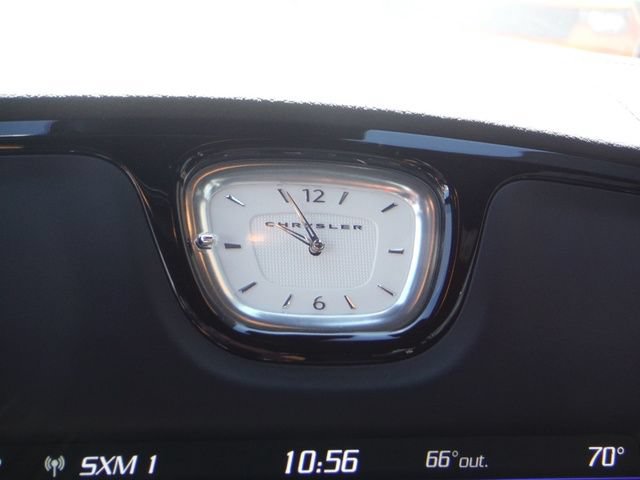 Certified 2023 Chrysler 300 C RWD image 7