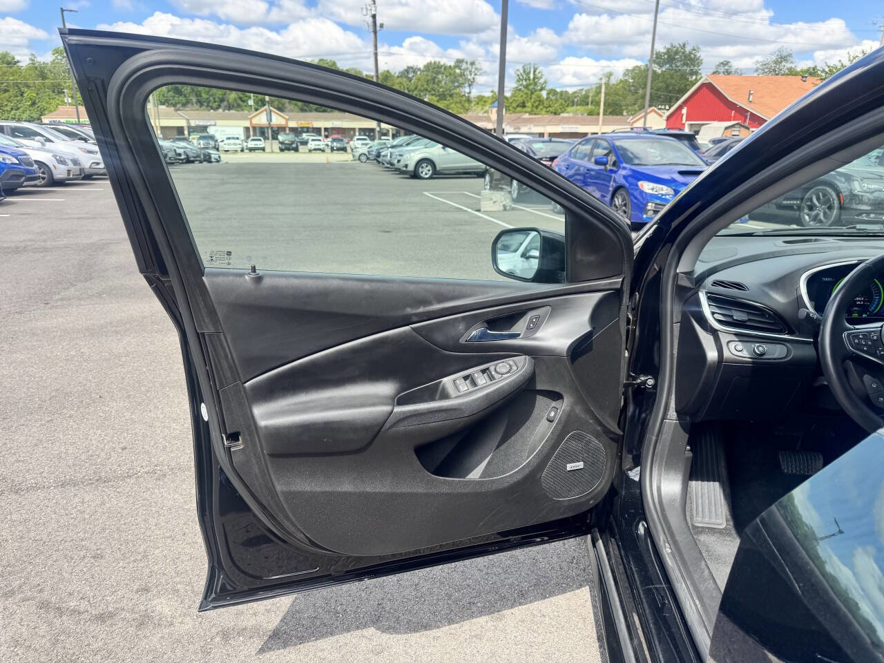 Used 2018 Chevrolet Volt Premier w/ Driver Confidence Package FWD image 13