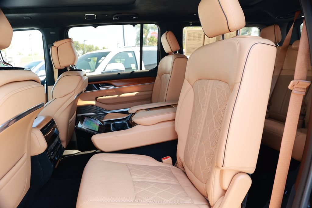 Used 2022 Jeep Grand Wagoneer Series III AWD/4WD image 41