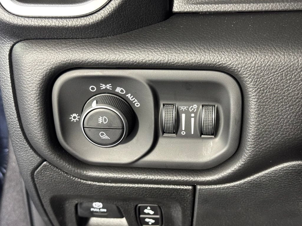 New 2027 RAM 1500 4x4 Crew Cab image 19