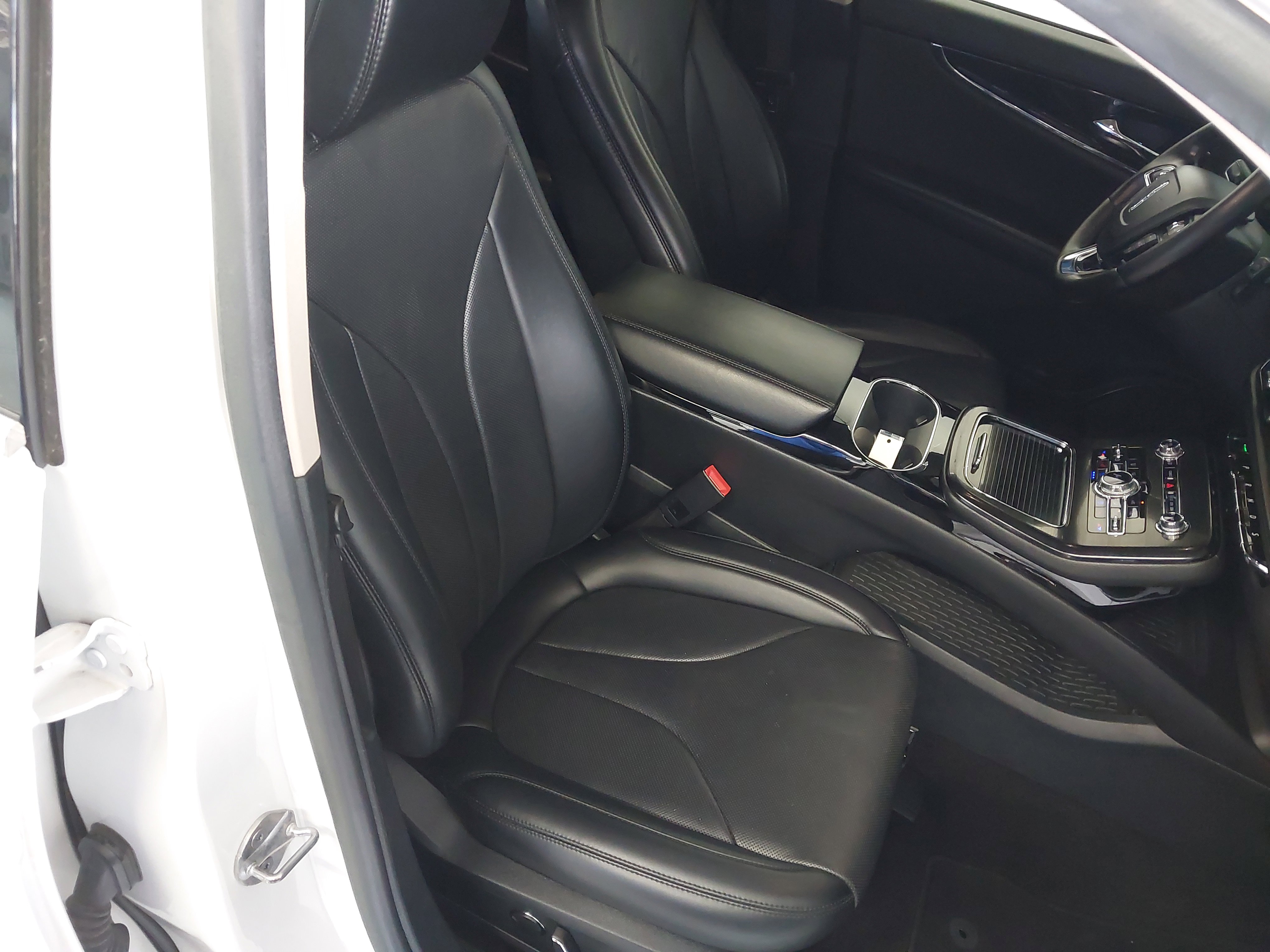 Used 2021 Lincoln Nautilus Reserve w/ Cargo Utility Package image 28