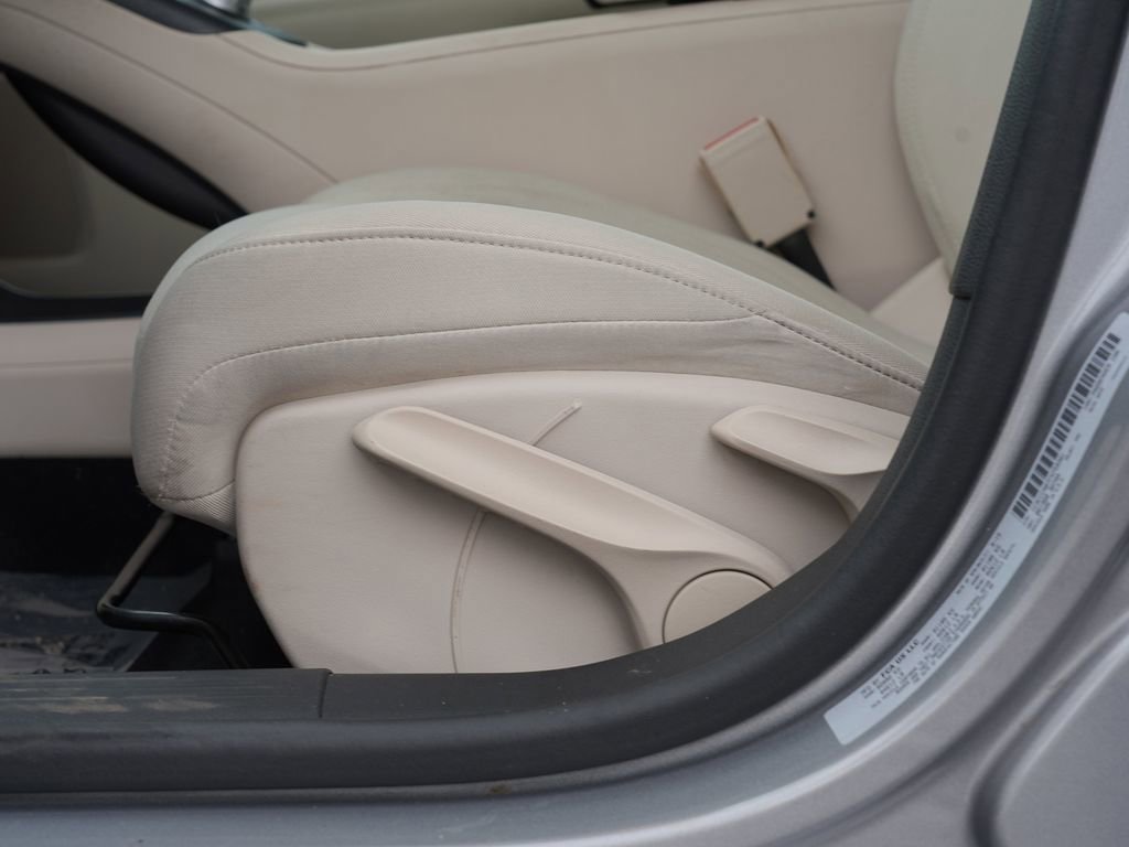 Used 2015 Chrysler 200 Limited FWD image 15