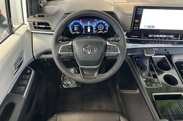 Certified 2026 Toyota Sienna XSE AWD/4WD image 19