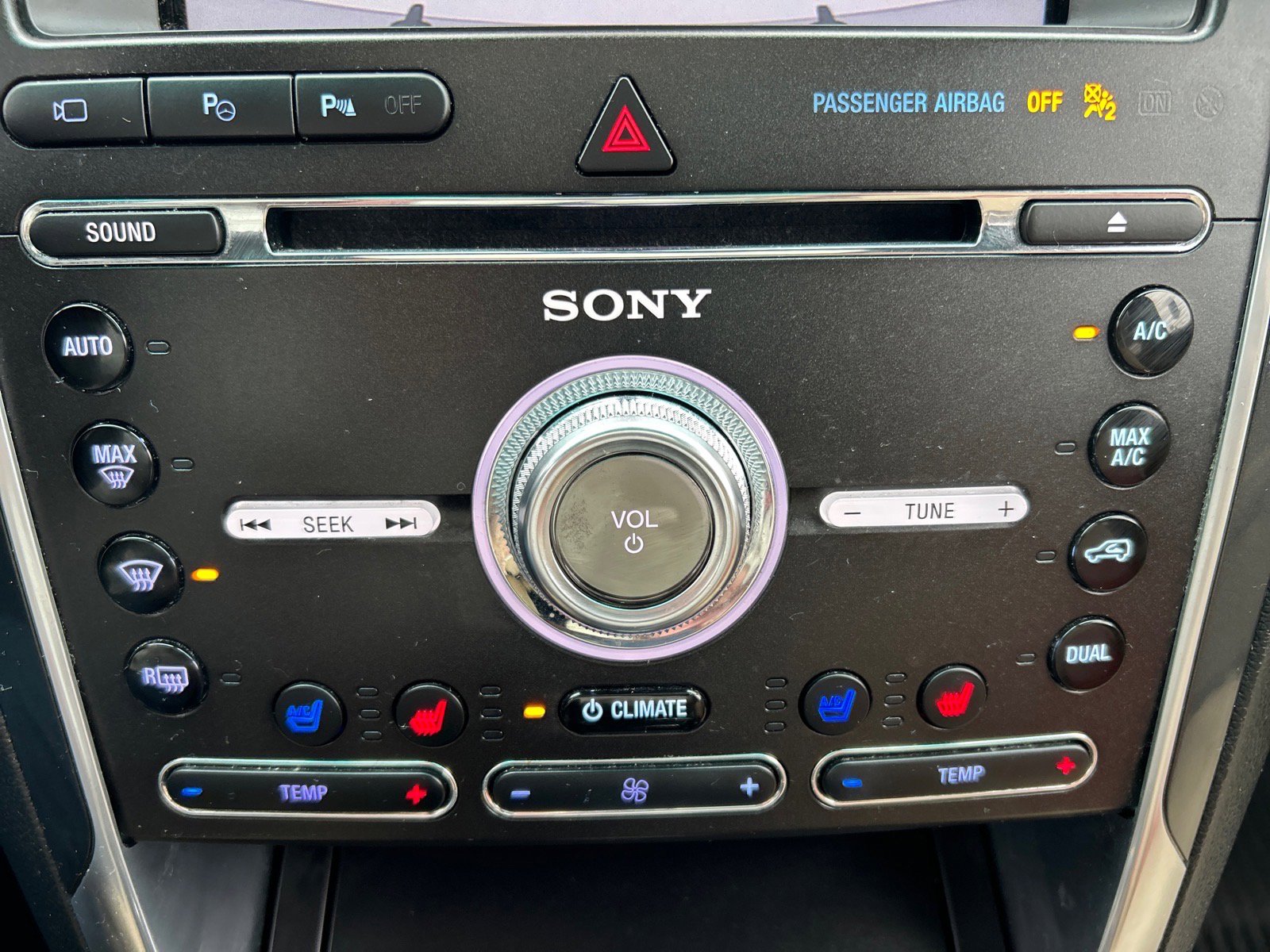 Used 2016 Ford Explorer Limited w/ Equipment Group 301A AWD/4WD image 32