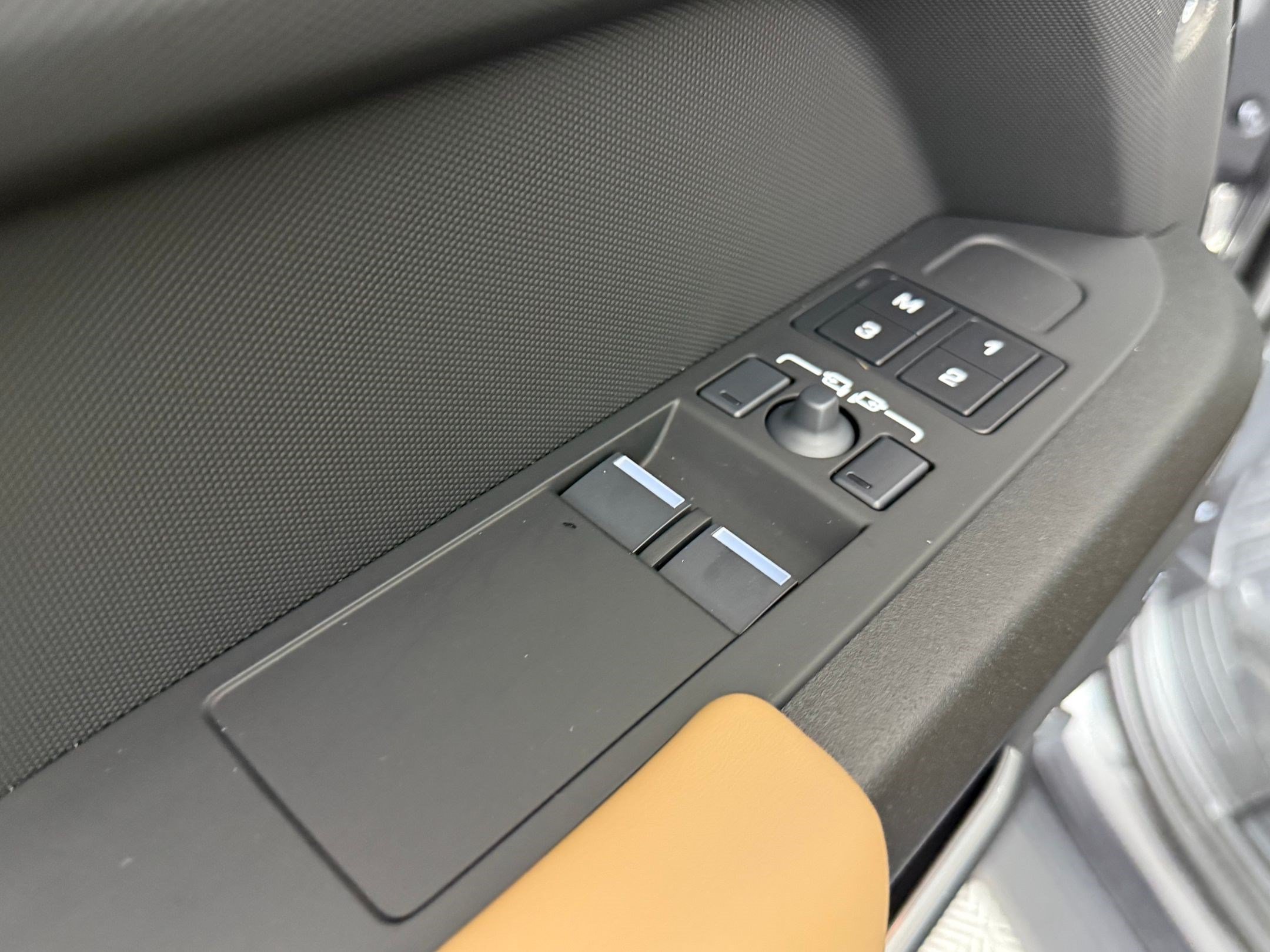 New 2026 Land Rover Defender 90 V8 AWD/4WD image 14