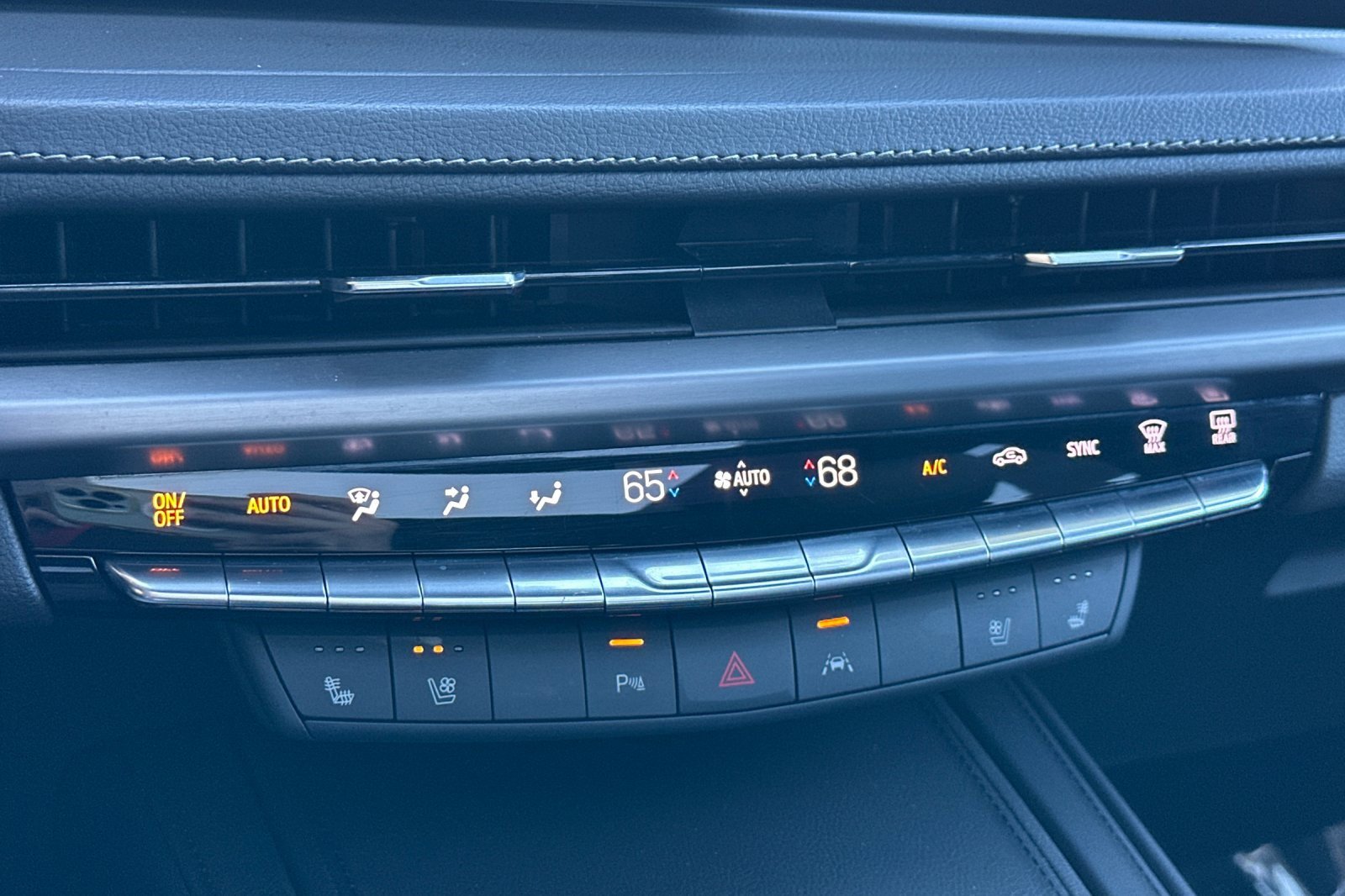 Used 2024 Cadillac XT4 Premium Luxury image 27