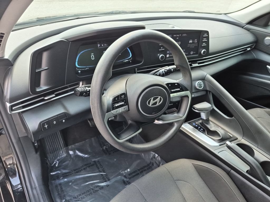 Used 2025 Hyundai Elantra SE FWD image 16