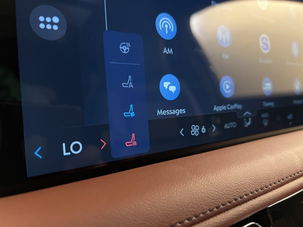 Used 2025 Lincoln Aviator Reserve w/ Equipment Group 201A image 13