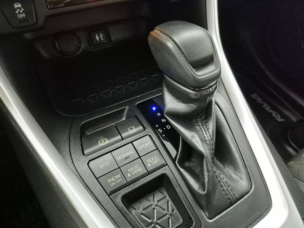 Used 2019 Toyota RAV4 XLE w/ Carpet Mat Package AWD/4WD image 17