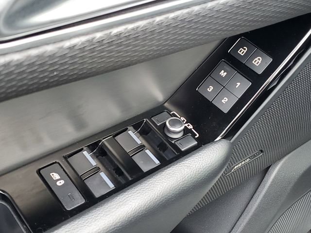 Used 2021 Land Rover Range Rover Velar R-Dynamic S image 23