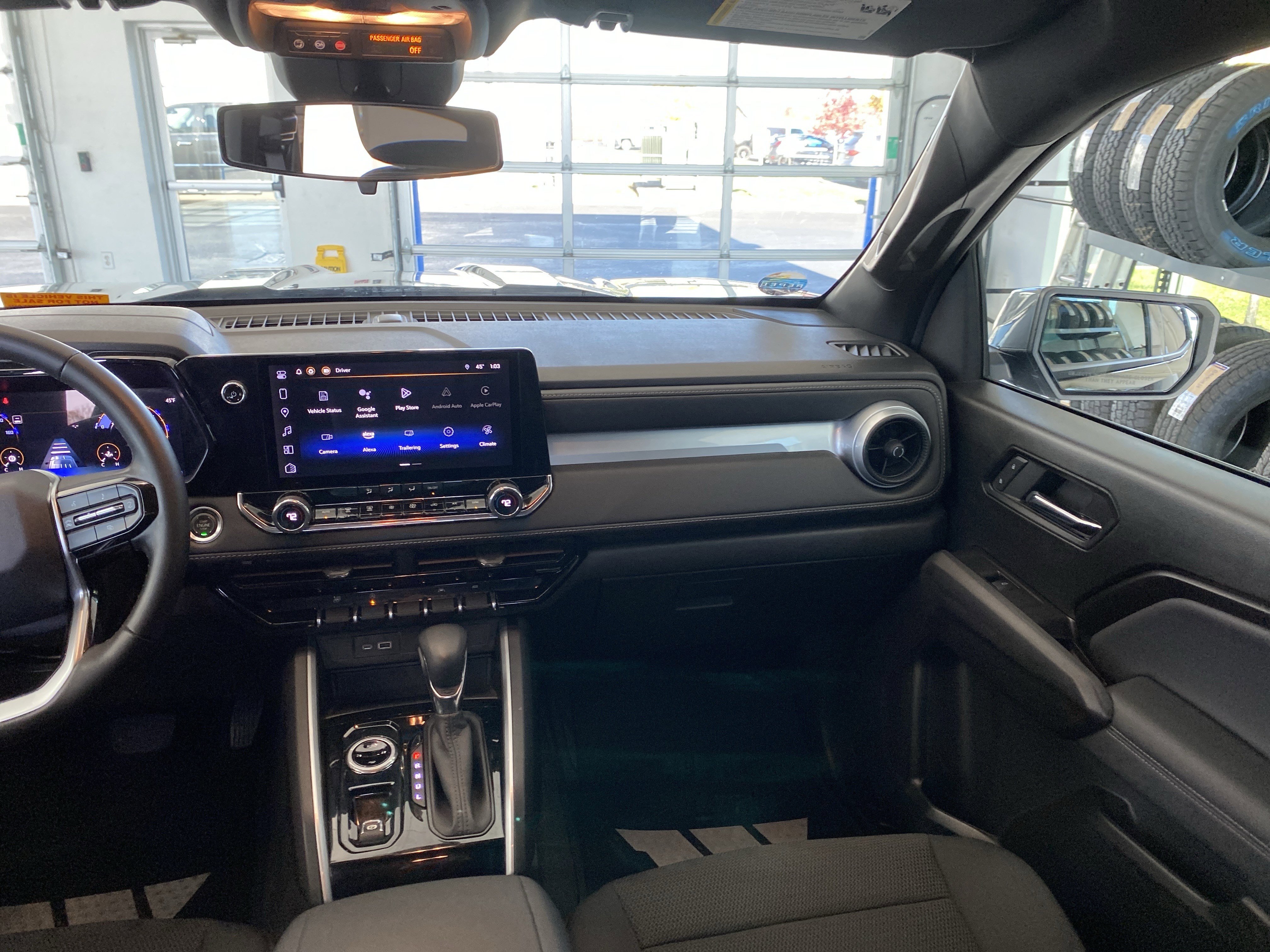 Used 2024 Chevrolet Colorado LT w/ LT Convenience Package image 24