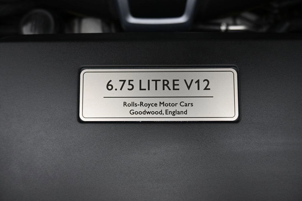 Used 2021 Rolls-Royce Cullinan Black Badge AWD/4WD image 33
