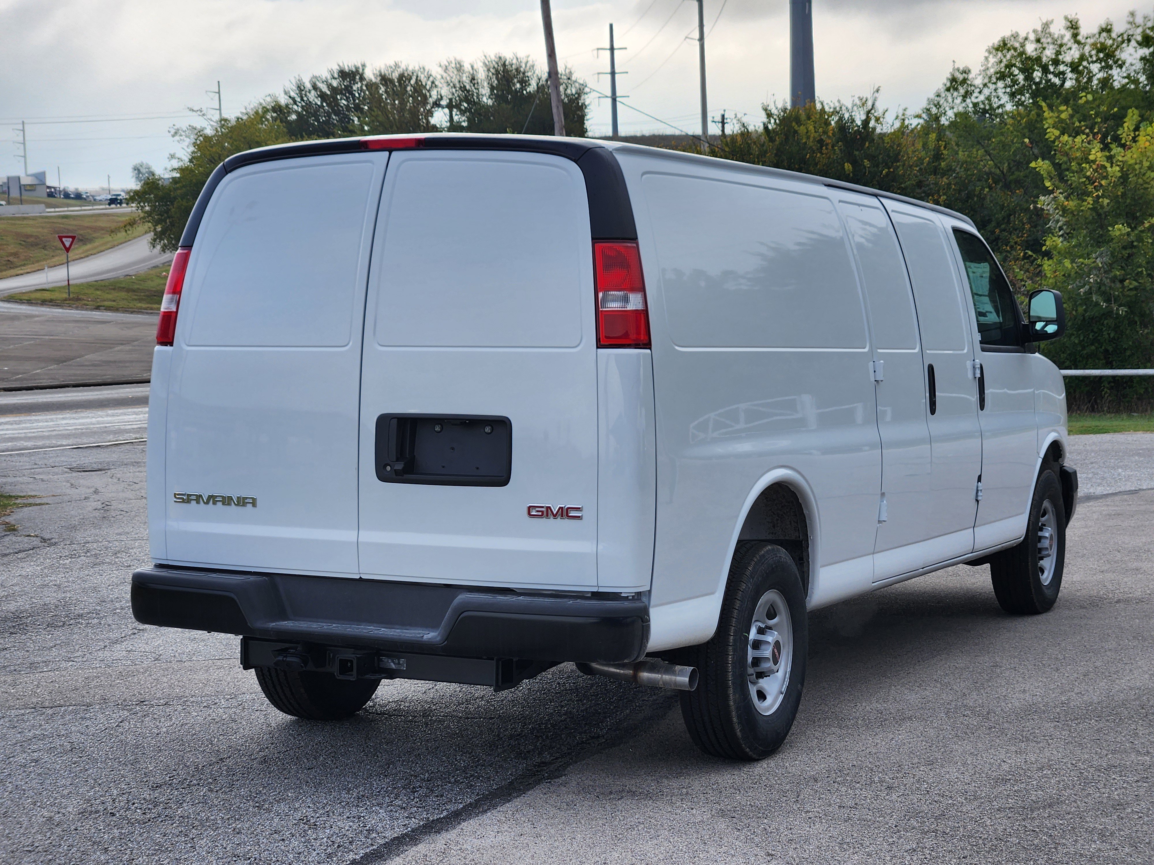 New 2025 GMC Savana 3500 Extended w/ Driver Convenience Package image 4