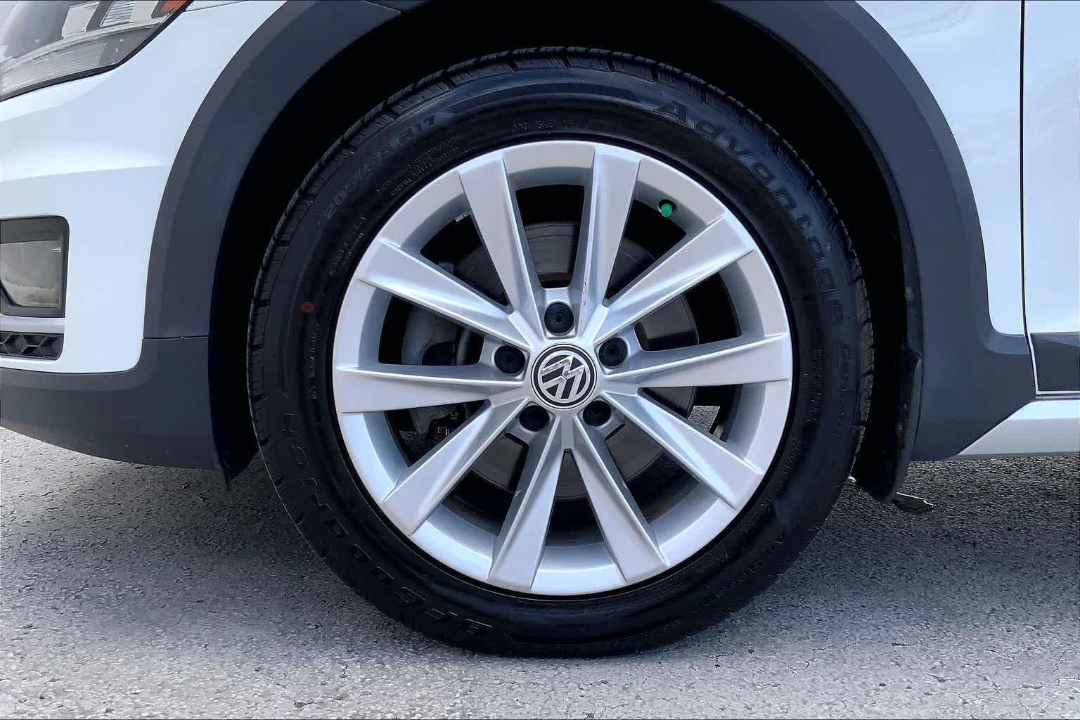 Used 2018 Volkswagen Golf Alltrack S AWD/4WD image 9
