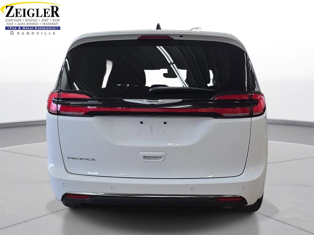Certified 2024 Chrysler Pacifica Touring-L FWD image 6