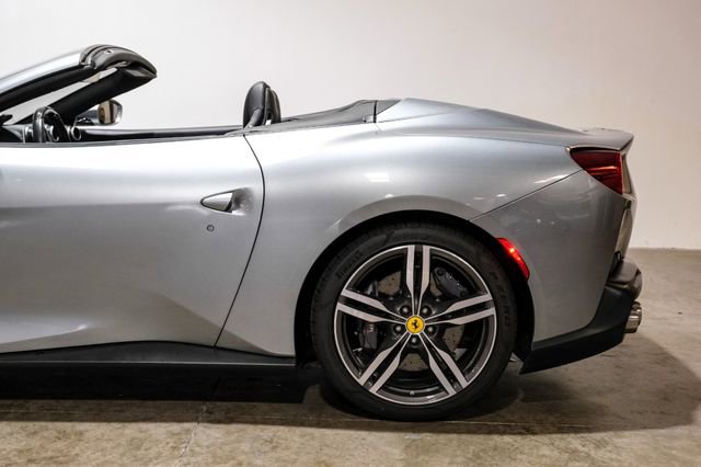 Used 2019 Ferrari Portofino image 16