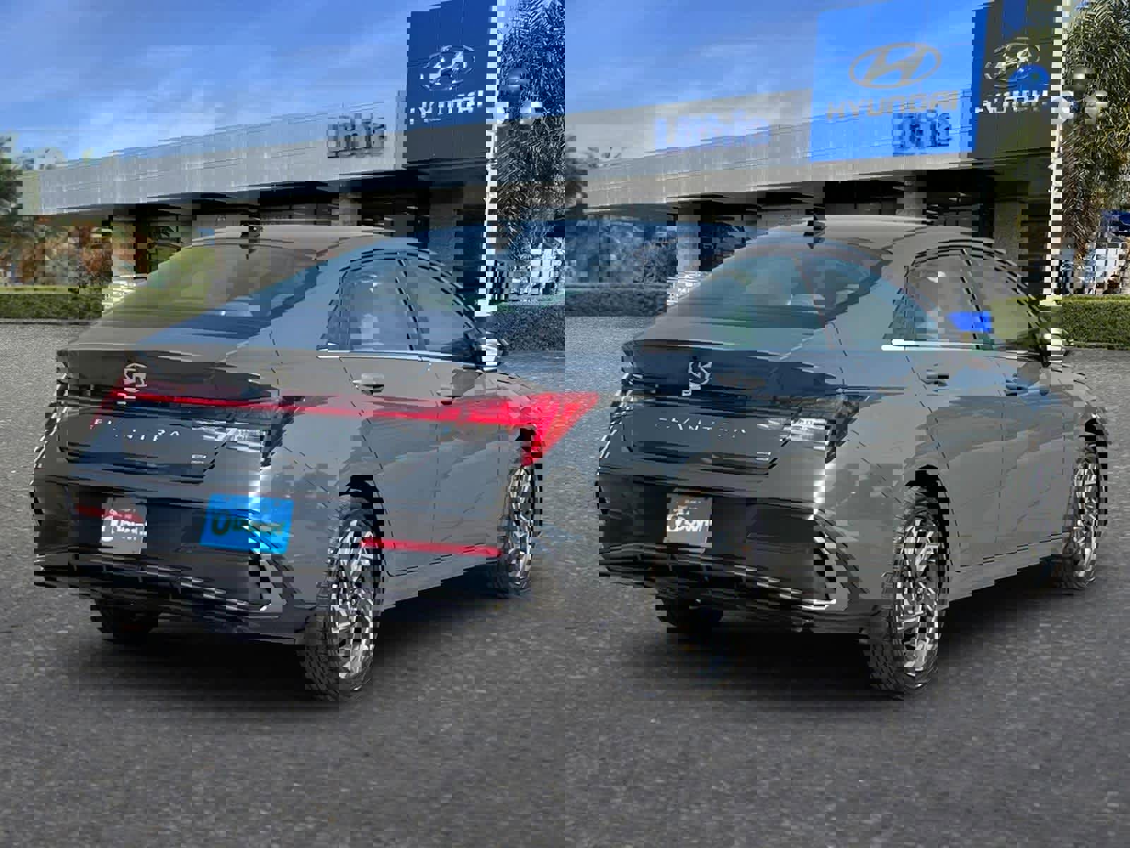 New 2025 Hyundai Elantra Limited image 2