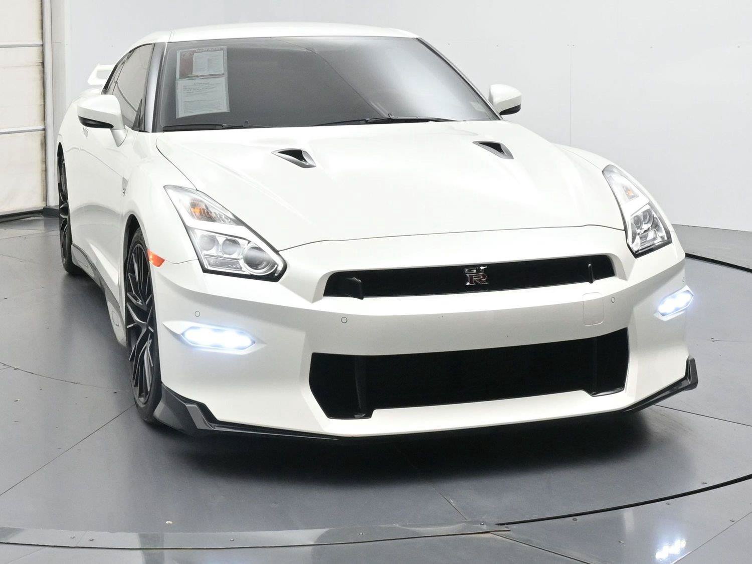 Certified 2024 Nissan GT-R Premium w/ Premium Interior Package AWD/4WD image 33