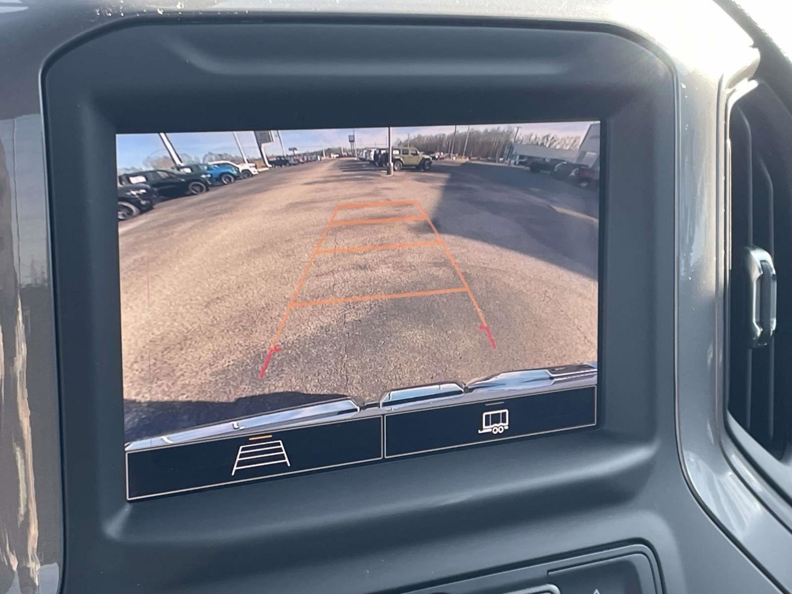 Used 2023 GMC Sierra 1500 Pro w/ Pro Value Package AWD/4WD image 9