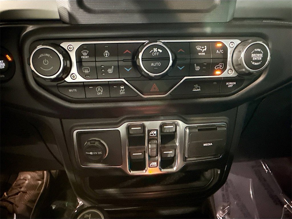 Used 2021 Jeep Gladiator Willys image 16