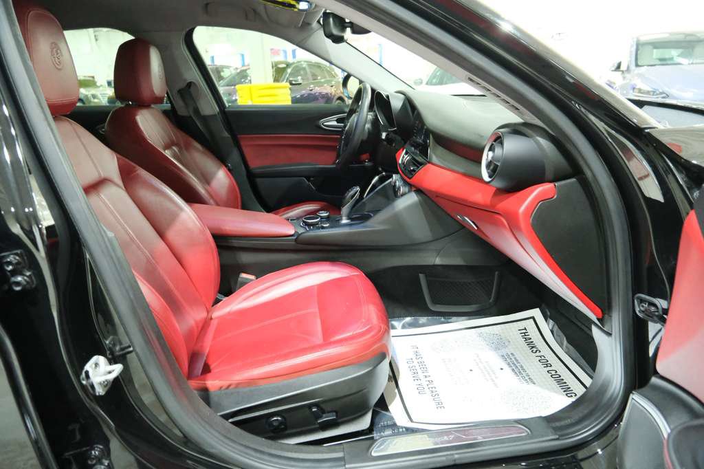 Used 2018 Alfa Romeo Giulia Ti w/ Nero Edizione RWD image 31