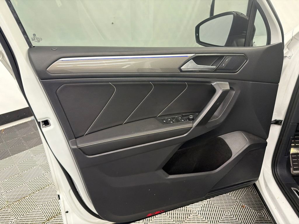 Used 2023 Volkswagen Tiguan SE R-Line image 11