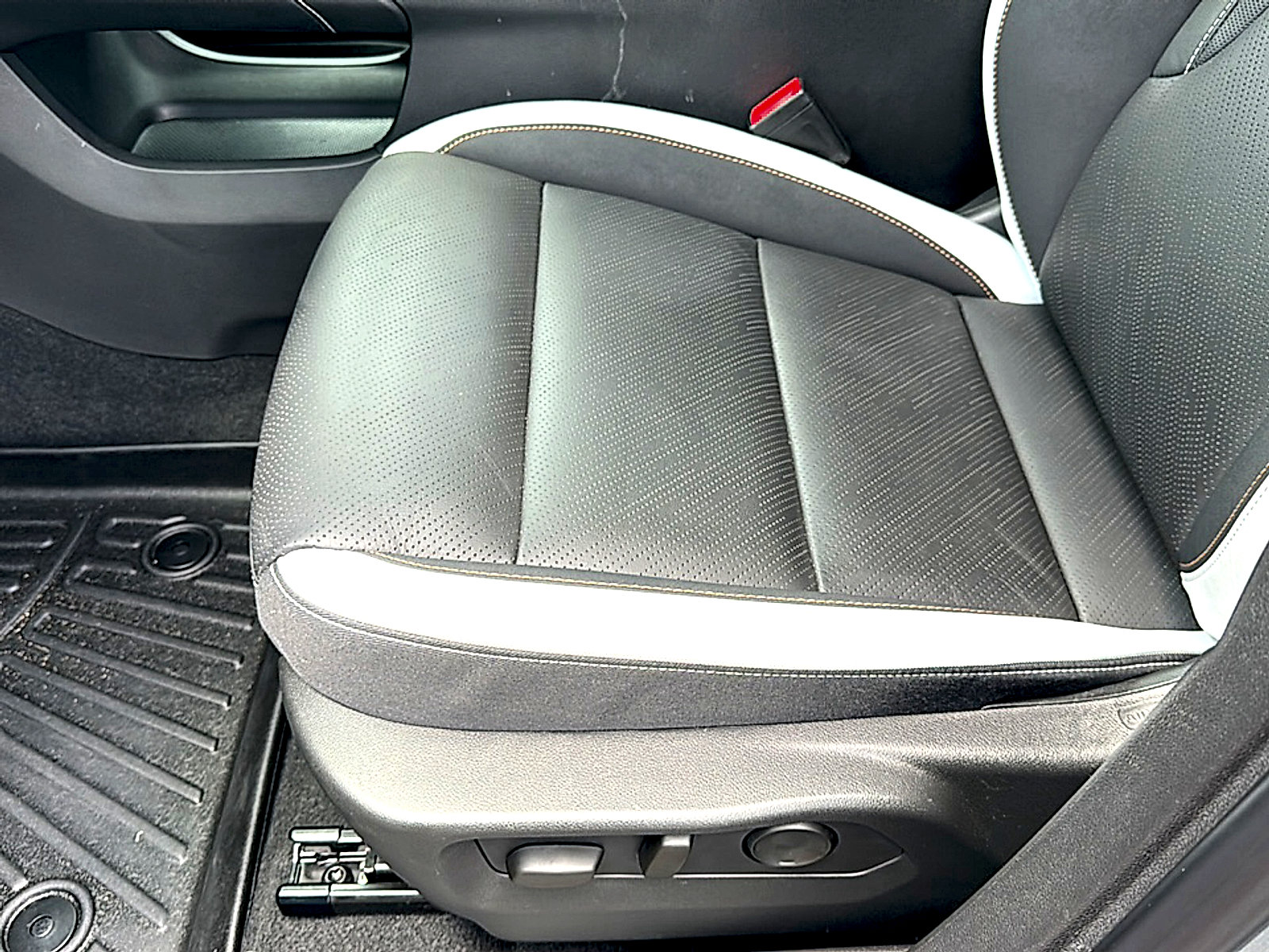 Used 2024 Buick Envision Sport Touring AWD/4WD image 15