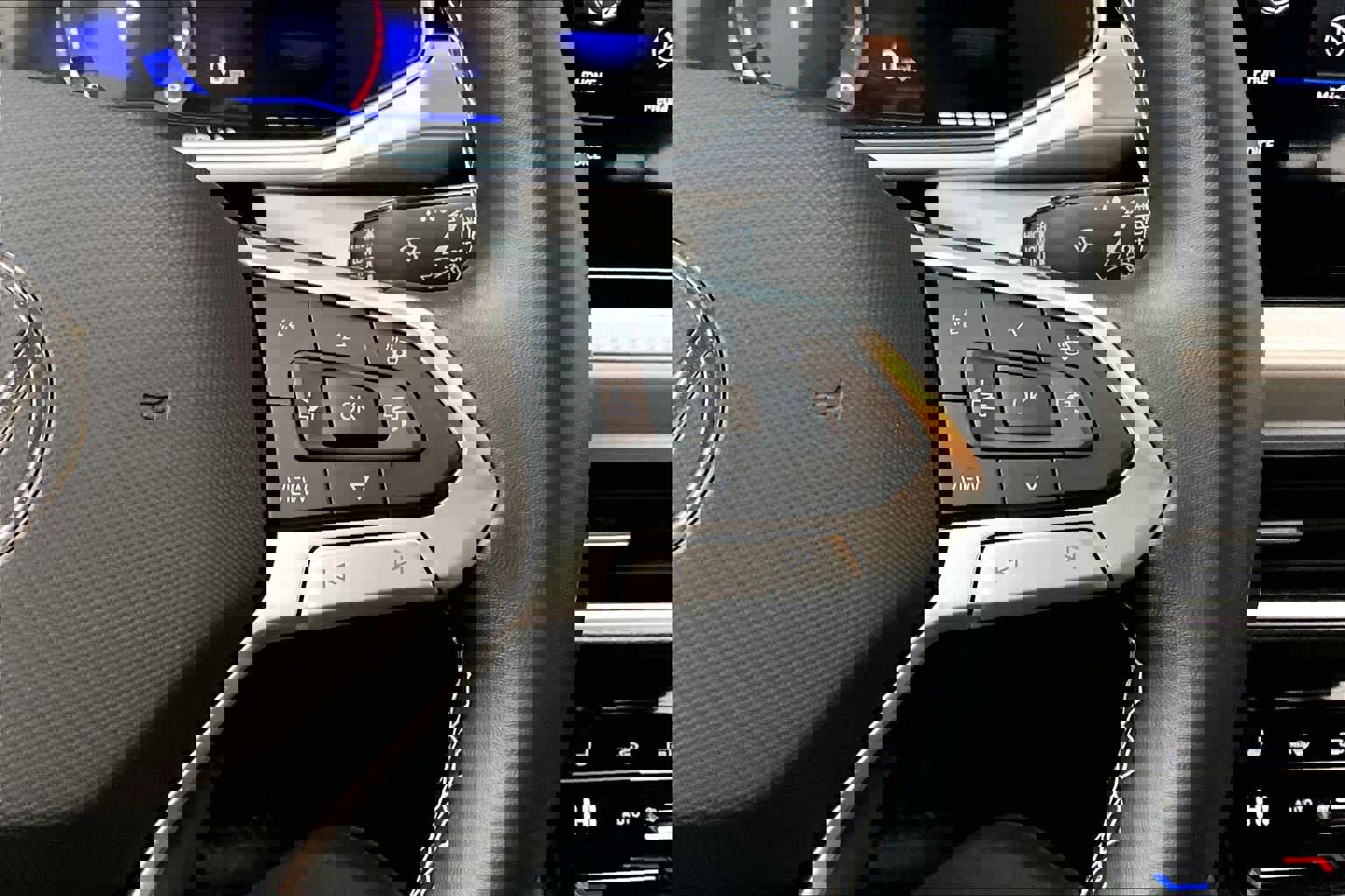 Used 2025 Volkswagen Taos SE image 22