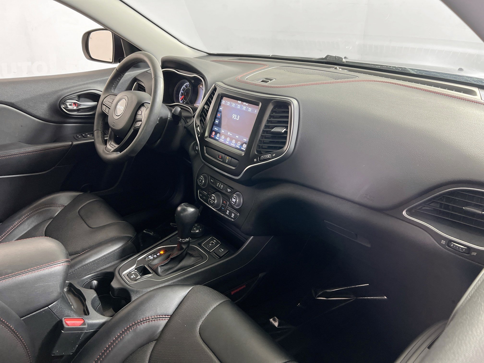 Used 2022 Jeep Cherokee Trailhawk w/ Premium Leather Package AWD/4WD image 27