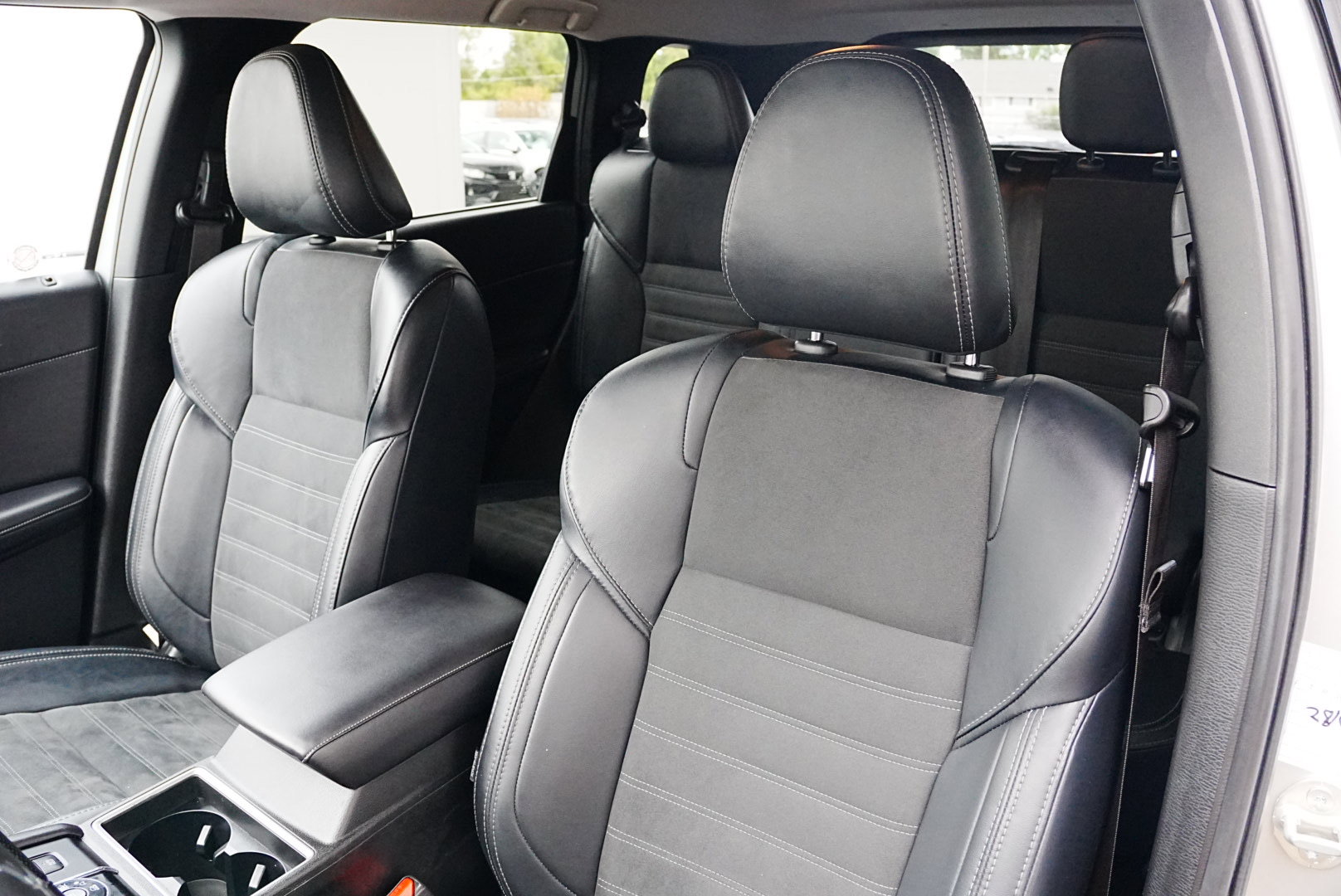 Used 2024 Mitsubishi Outlander SE image 10