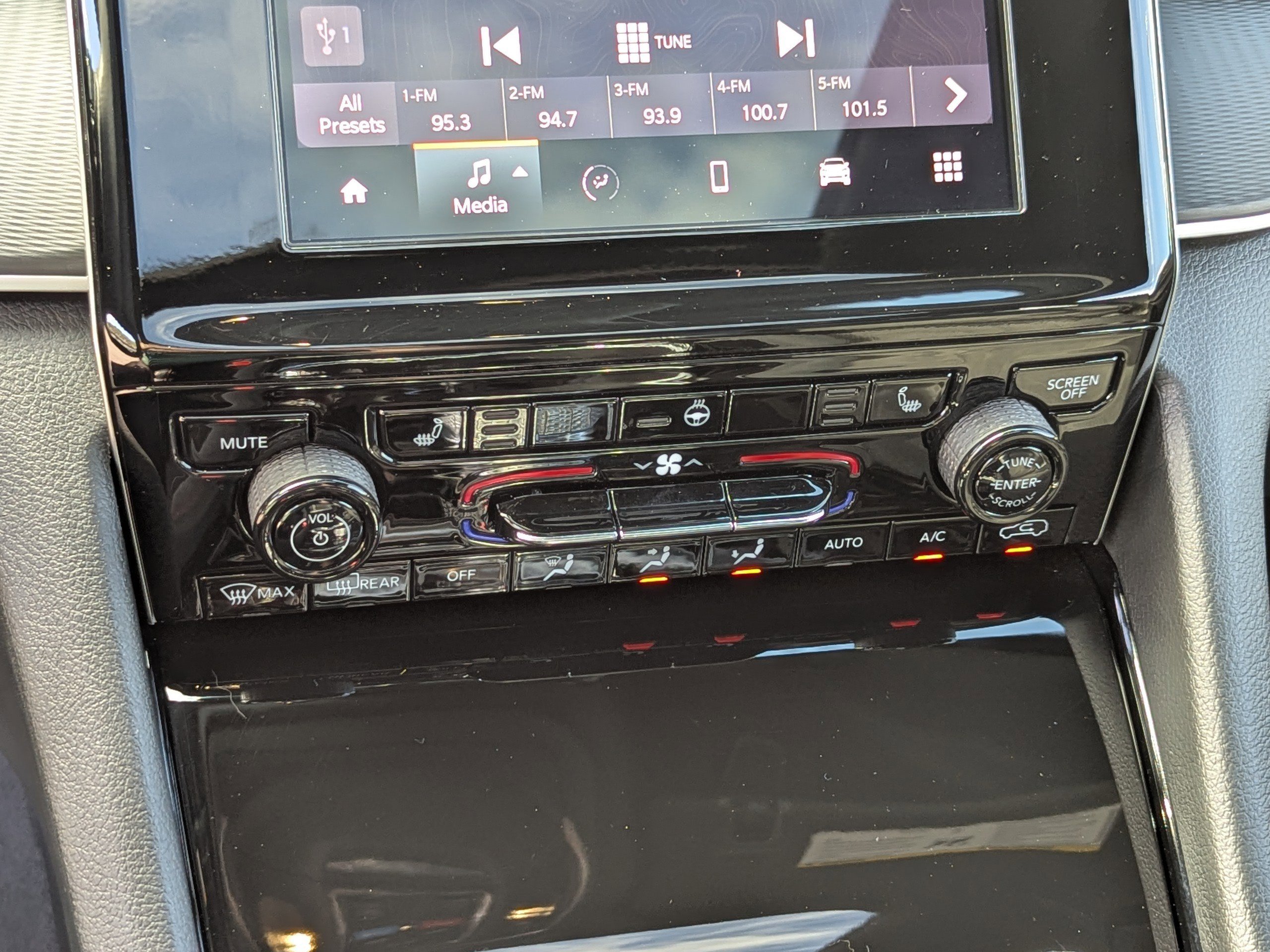 Certified 2023 Jeep Grand Cherokee L Laredo image 25