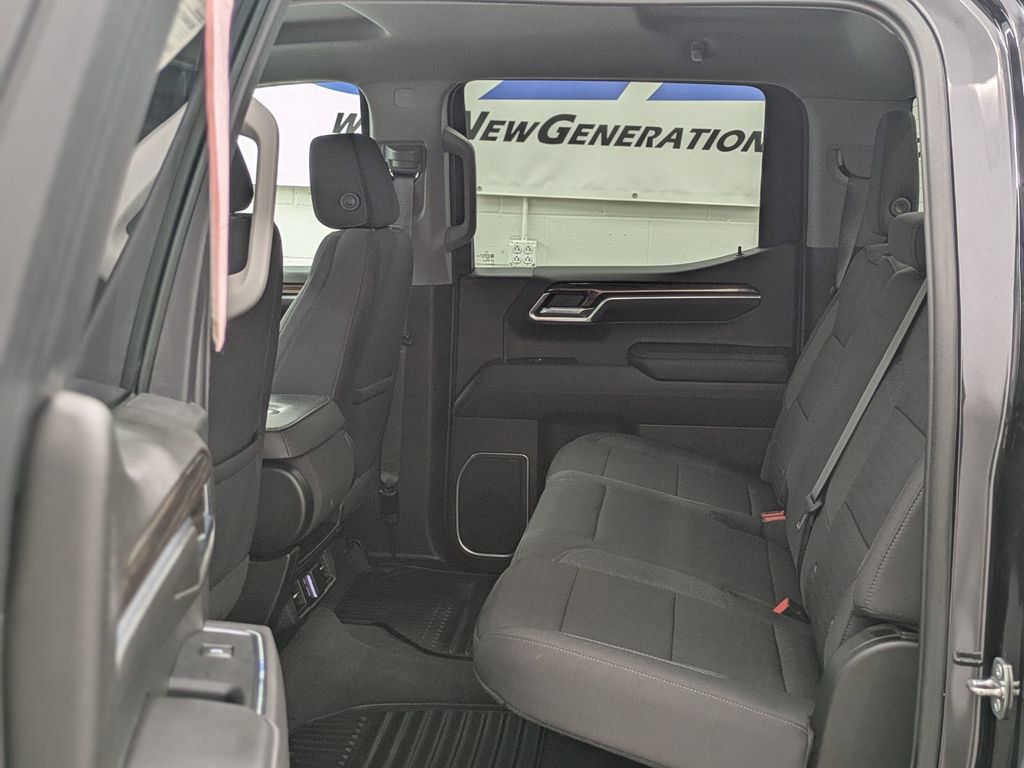 Used 2023 Chevrolet Silverado 1500 LT AWD/4WD image 13
