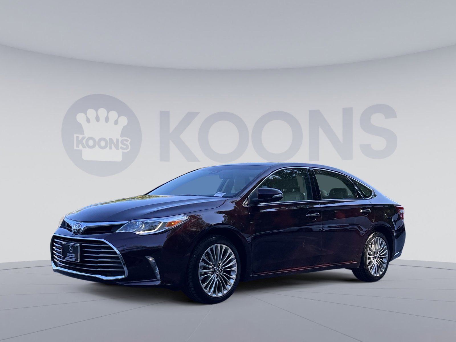 Used 2017 Toyota Avalon Limited FWD image 1