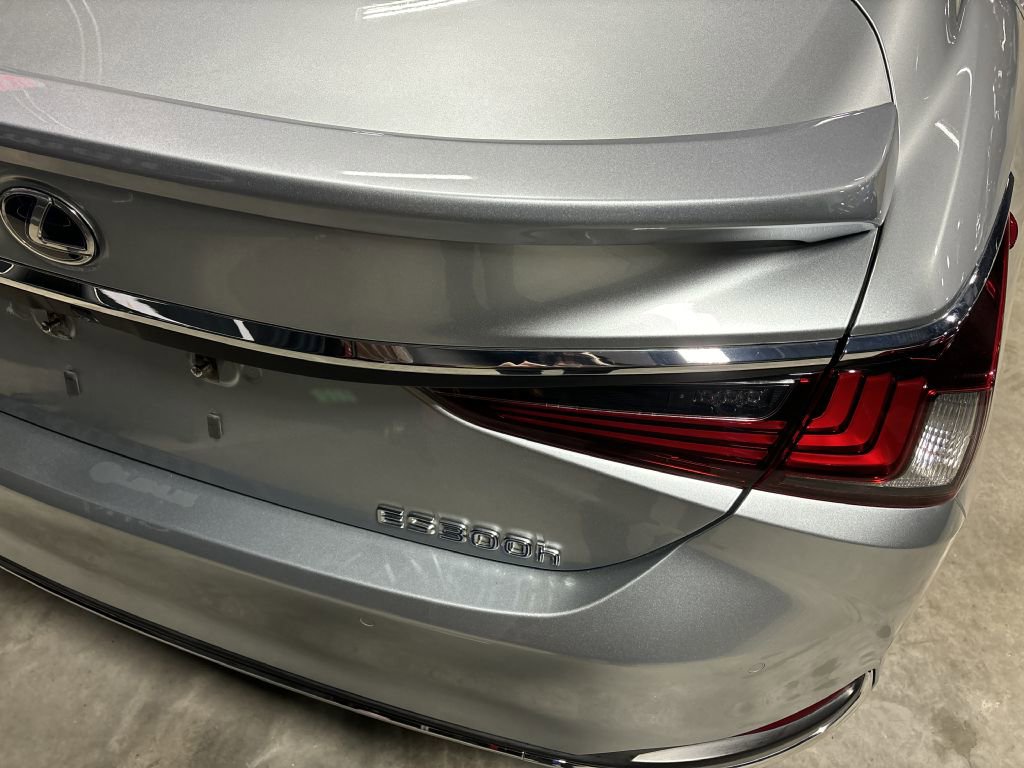 Used 2022 Lexus ES 300h w/ Premium Package FWD image 33