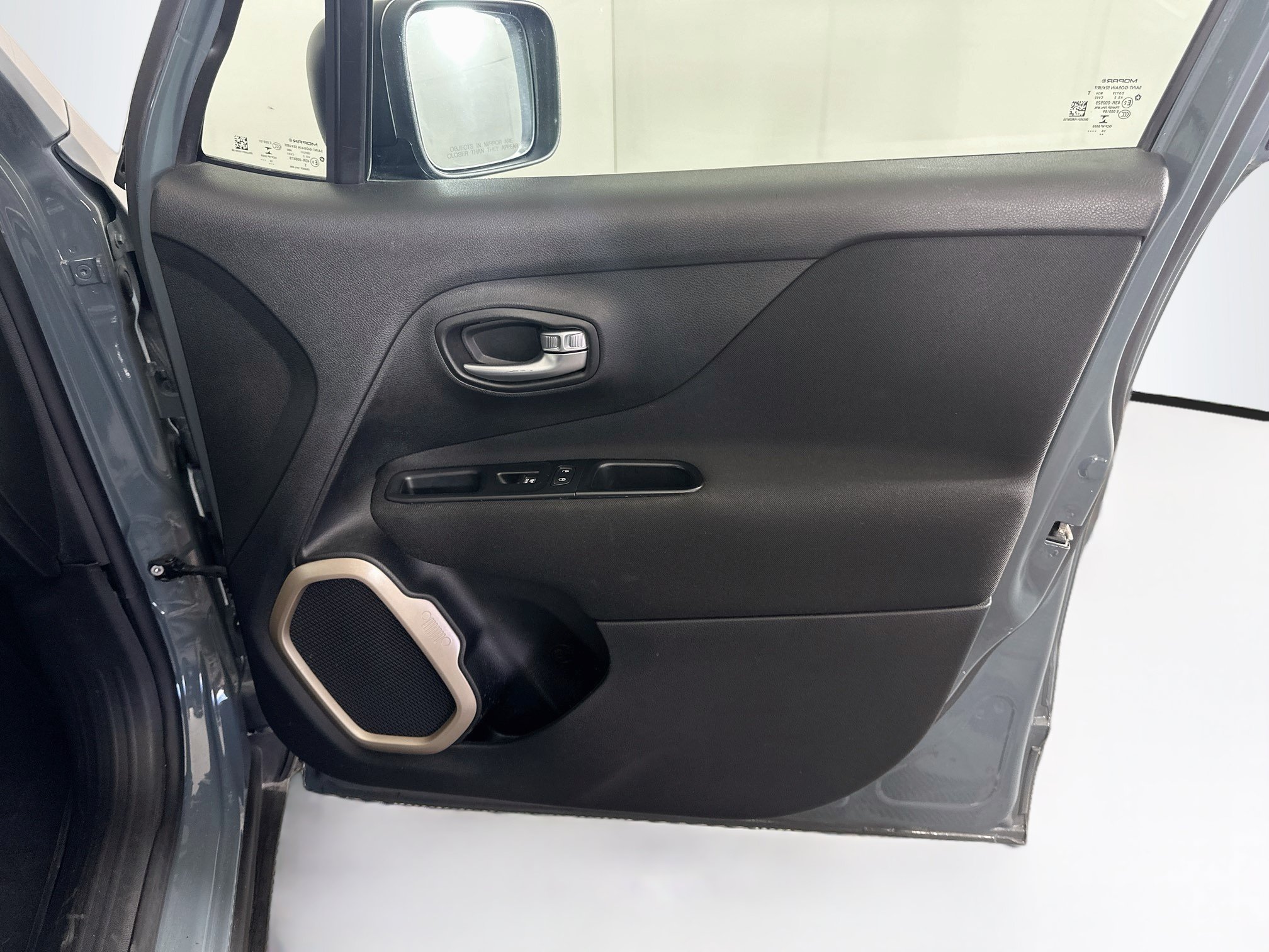 Used 2017 Jeep Renegade Latitude AWD/4WD image 29