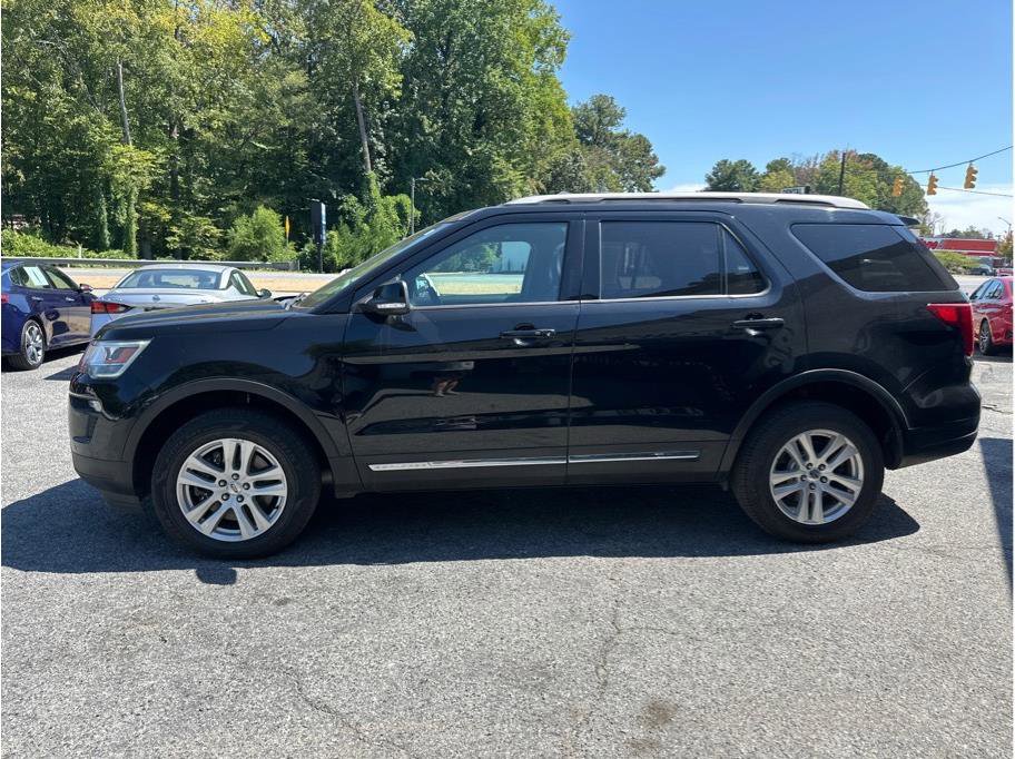 Used 2018 Ford Explorer XLT w/ Equipment Group 202A image 4