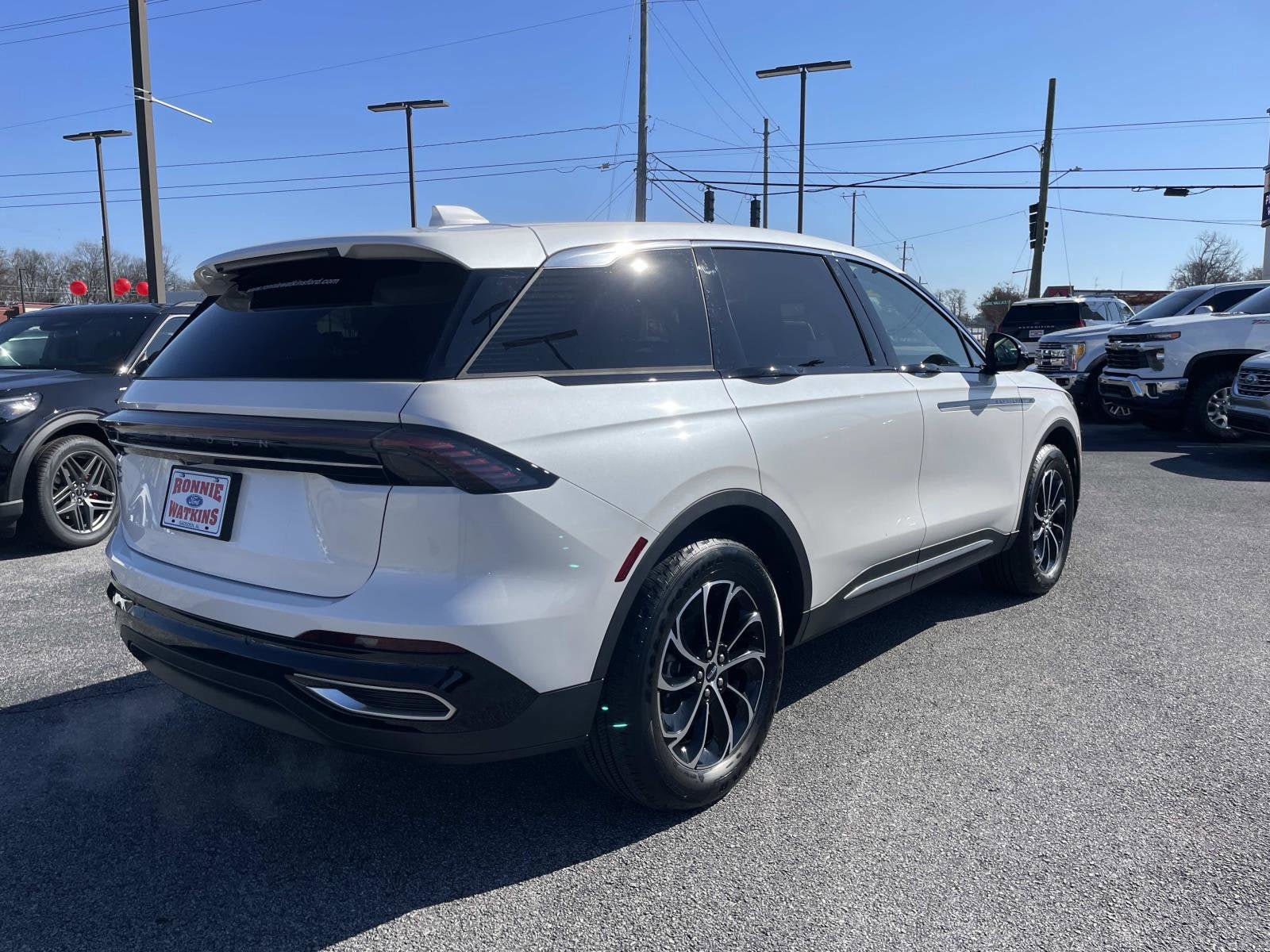 Used 2025 Lincoln Nautilus Premier AWD/4WD image 4