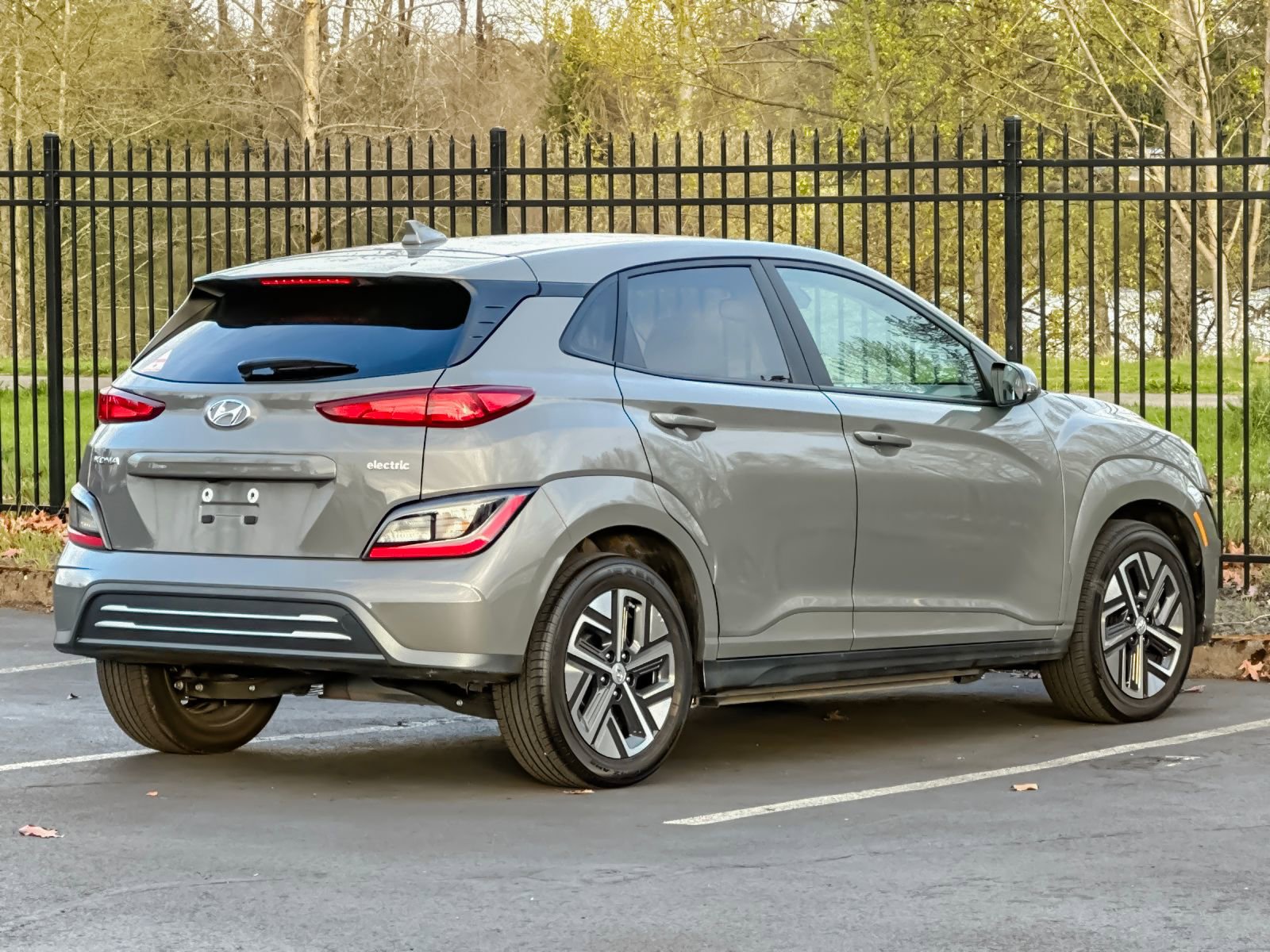 Used 2023 Hyundai Kona SE image 3
