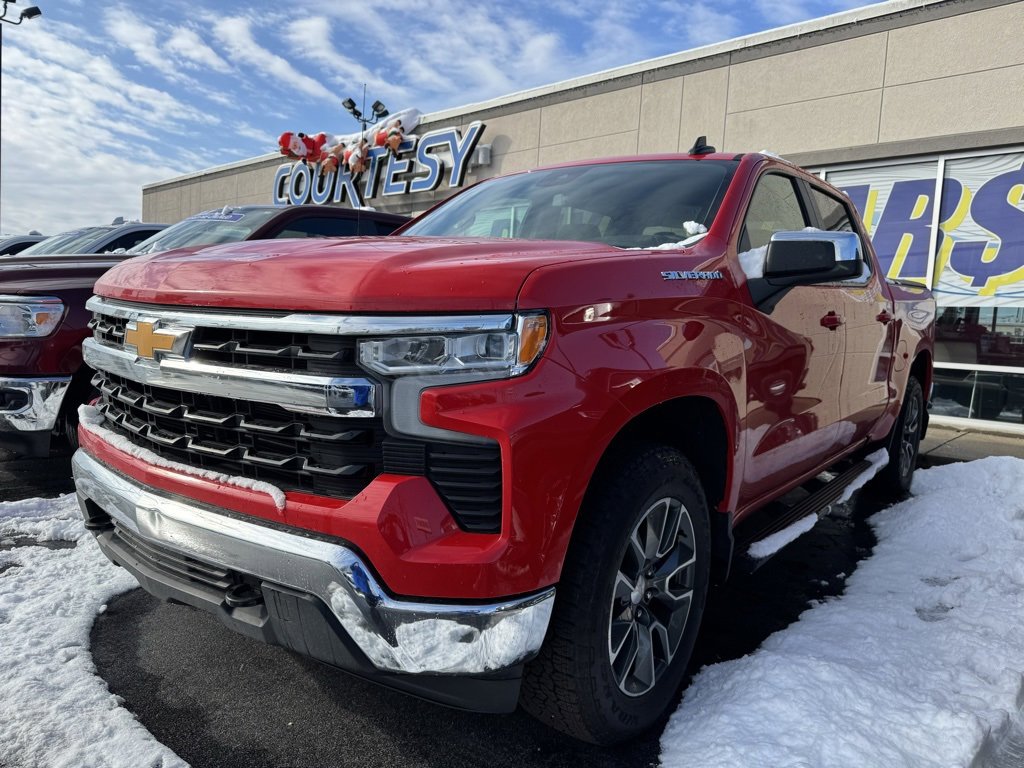 Used 2024 Chevrolet Silverado 1500 LT image 2