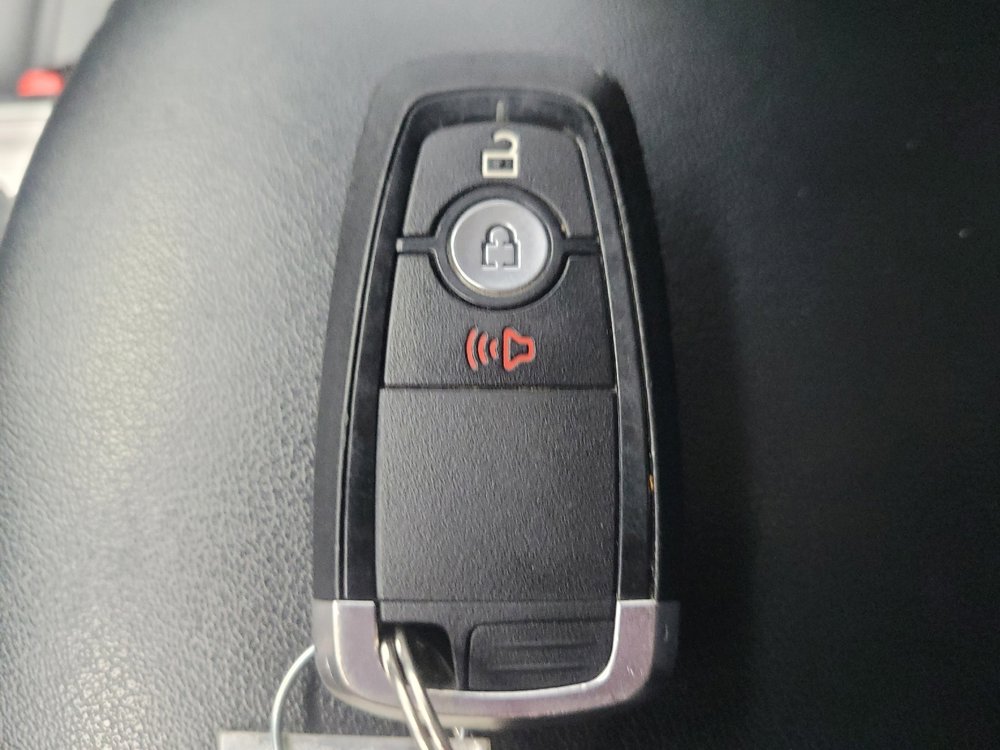 Used 2023 Ford Edge SEL image 32