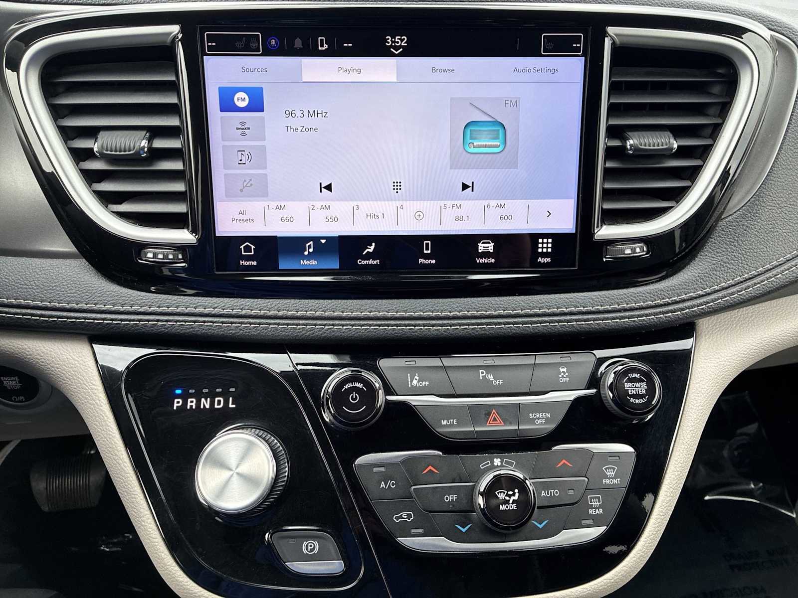 Certified 2023 Chrysler Pacifica Touring-L FWD image 12